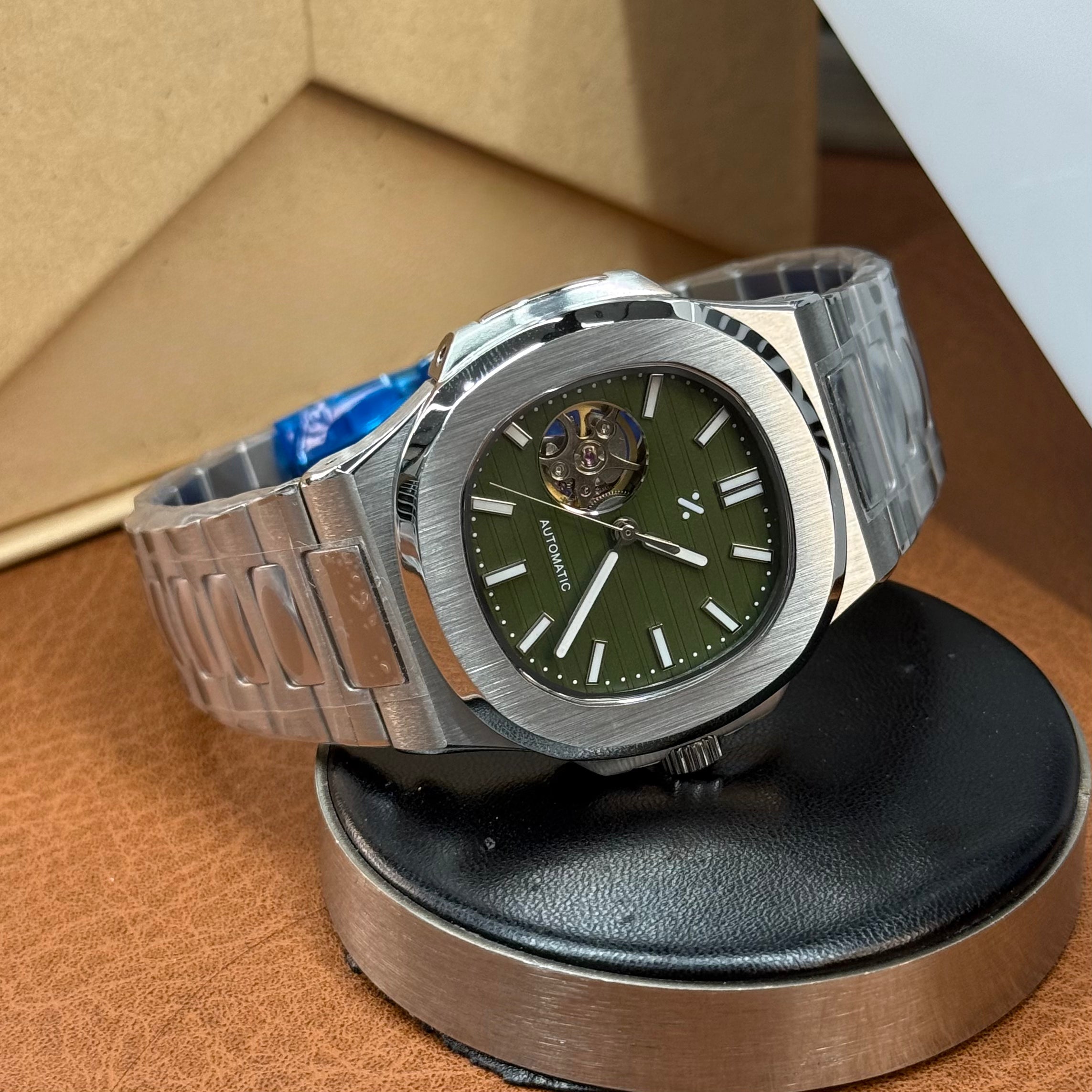 NAUTIKO | Emerald Open-Heart NH38