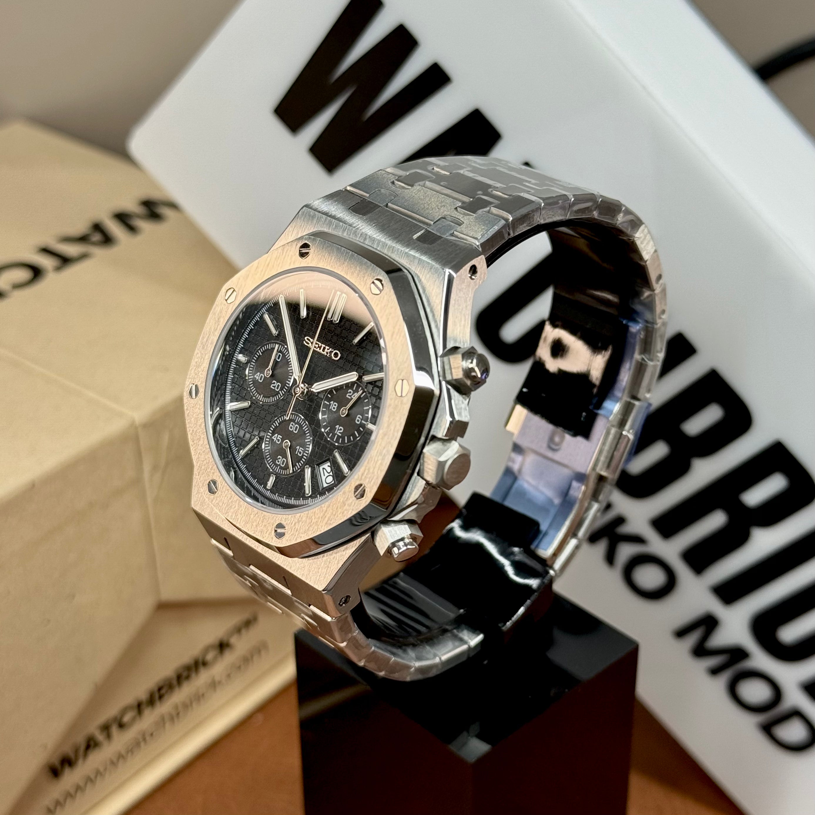 SEIKOAK | Black Chronograph VK63