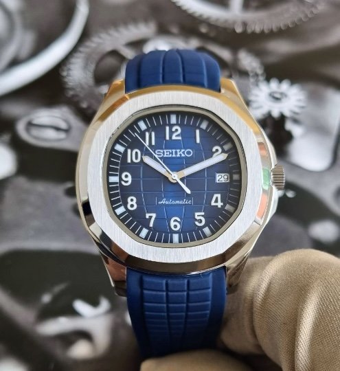 Blue Grid Aquanaut – Seiko NH35 Mod - WATCHBRICK