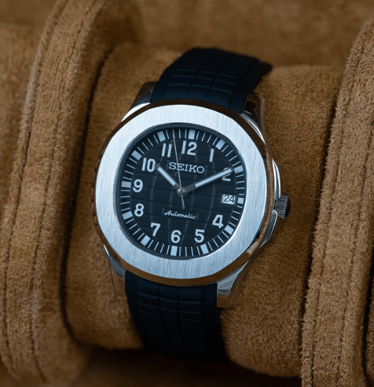 Shadow Aquanaut – Stealth Black NH35 Mod - WATCHBRICK